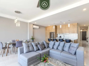 New 2 BR Condo With Private Terrace - BBQ