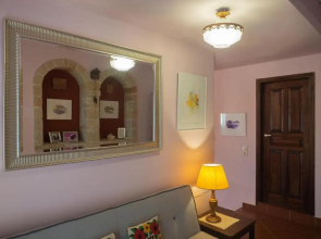 Private Art Studio 50m from sea (1-4 per)