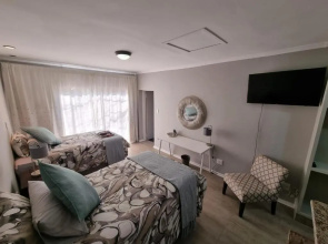 THE SPARE BEDROOM Unit 2