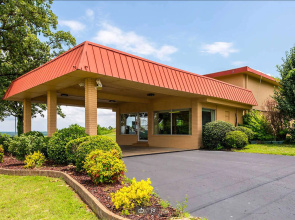 Days Inn by Wyndham Batesville AR