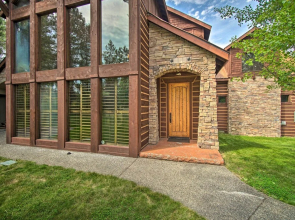 Luxe Mccall Cabin w/ Hot Tub ~ 8 Mi to Skiing