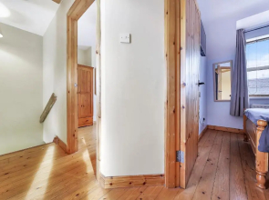 Cosy 3 bed cottage with a indoor fireplace!