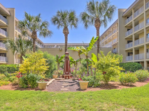 Hilton Head Resort Condo w/ 4 Pools: Walk to Beach