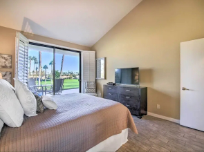 6 Mi to El Paseo: Gem w/ Pool Access!