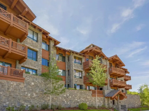 Hummingbird Retreat - Four Bedroom Townhome