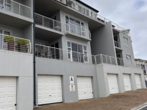 2 Dolphin Ridge , Bloubergstrand