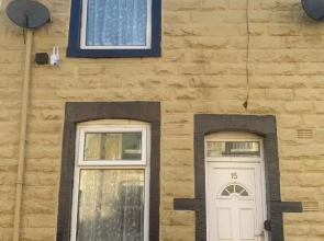 Dane Guest House Free Parking Fast WiFi Modern Living
