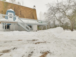 3 Mi to Windham Mountain: Pet-friendly Apt w/ Yard
