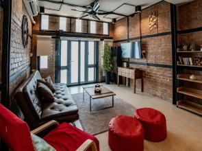 Luxury Industrial Flat 5 Mins From Nimman