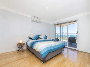 Ocean Sunset - Luxury Apartment With Ocean Views