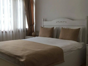 Old Town Deluxe Flats