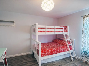 Suite Escapes 4 3 Bedrooms 2.5 Bathrooms Condo