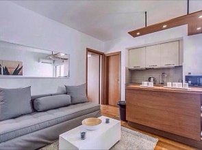 Modern & Lovely Athenian Riviera Apartment with FREE PARKING!