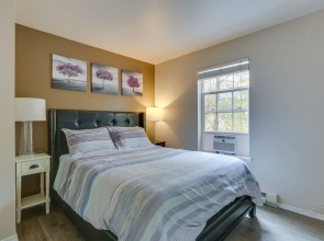 Hot Tub & Pool Access: Year-round Pocono Retreat!