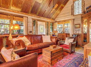 Pet-friendly Wimberley Cabin w/ Fire Pit & Hot Tub