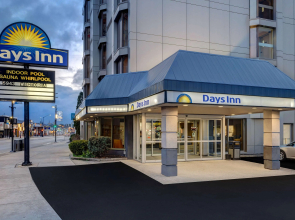 Days Inn by Wyndham Niagara Falls Near The Falls