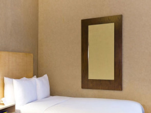 Отель Amsterdam Court