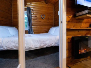 Mountain View 2 bed Log Cabin