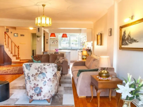 Spacious Detached House With Garden in Izmir