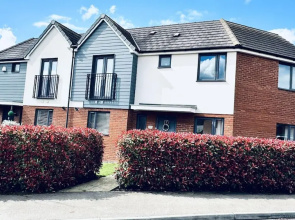 Fantastic, pet Friendly 3 Bedroom House in Bedford