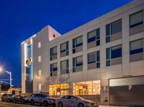 GLō Best Western Brooklyn NYC