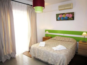 E-Nove Lounge Hostel Caffe