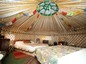 Hapus Yurts