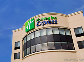 Holiday Inn Express Waterloo Cedar Falls by IHG