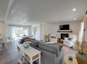 Charming Riverfront Retreat in Monticello!