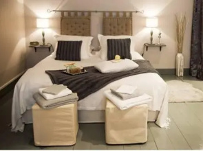 Little Suite - Suzanne (Adults Only)