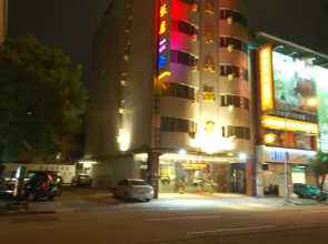 Kiwi Express Hotel Mrt Wen Xin Feng Chia Branch 1
