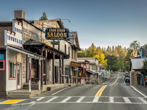 Miner's Claim by Yosemite Region Resorts