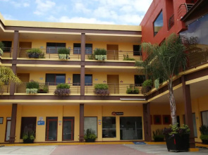 Hotel Plaza Bernal