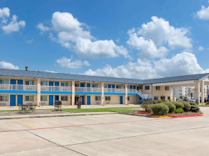 Days Inn by Wyndham Baytown Garth Road I10 East