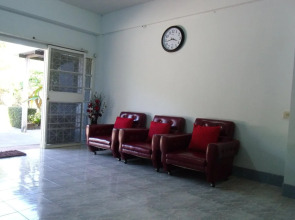 Albatross Guesthouse @ Thungwualaen Beach