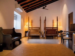 LilyPod Villa