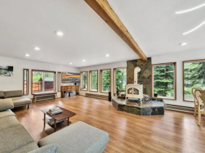 3685s River View Retreat 4 Bedroom Home by RedAwning