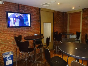 Broadway Hotel and Hostel