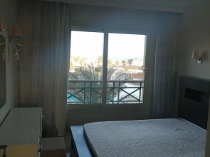 Sea view apartment with private beach