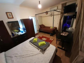 Garden Master-Bedroom Suites