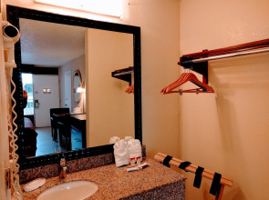 Red Carpet Inn Airport and Cruise Port Hotel Fort Lauderdale