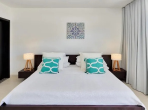 Penthouse With Simpson Bay Views! Terrace w/ Jacuzzi, Wifi, AC, Concierge Service