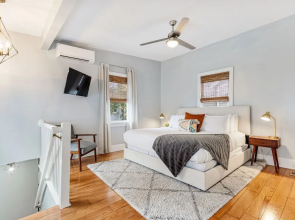 Spacious Apartment Downtown