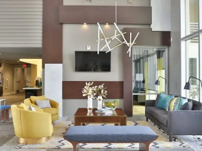 Luxury King -TPC Shops Dining Close S200