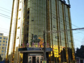 Tangxuan Chain Hotel (Zhenping Peng Xuefeng Memorial Hall Bus Station)