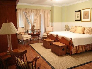 Baileys Uptown Inn