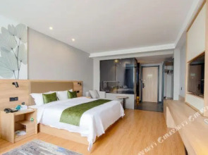 GreenTree Hotel (Zhongbei college store, Danyang glasses Industrial Park)