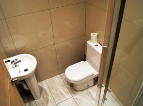 Barkston Rooms Earl's Court (formerly Londonears Hostel)