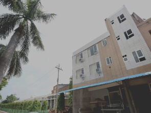 OYO 13368 Hotel Gold Star