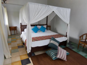 Villa Waru